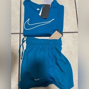 Women’s size large Nike Teal Sportswear Set t-shirt w/ tempo shorts NWT
